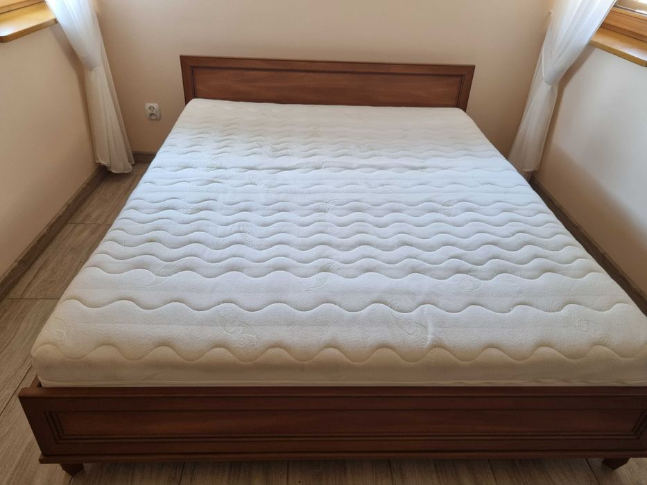 łóżko z bardzo wygodnym materacem
