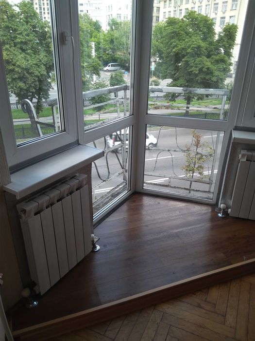 Пропоную  3-х. кімнатну квартиру в центрі, на  Галицькій  площі