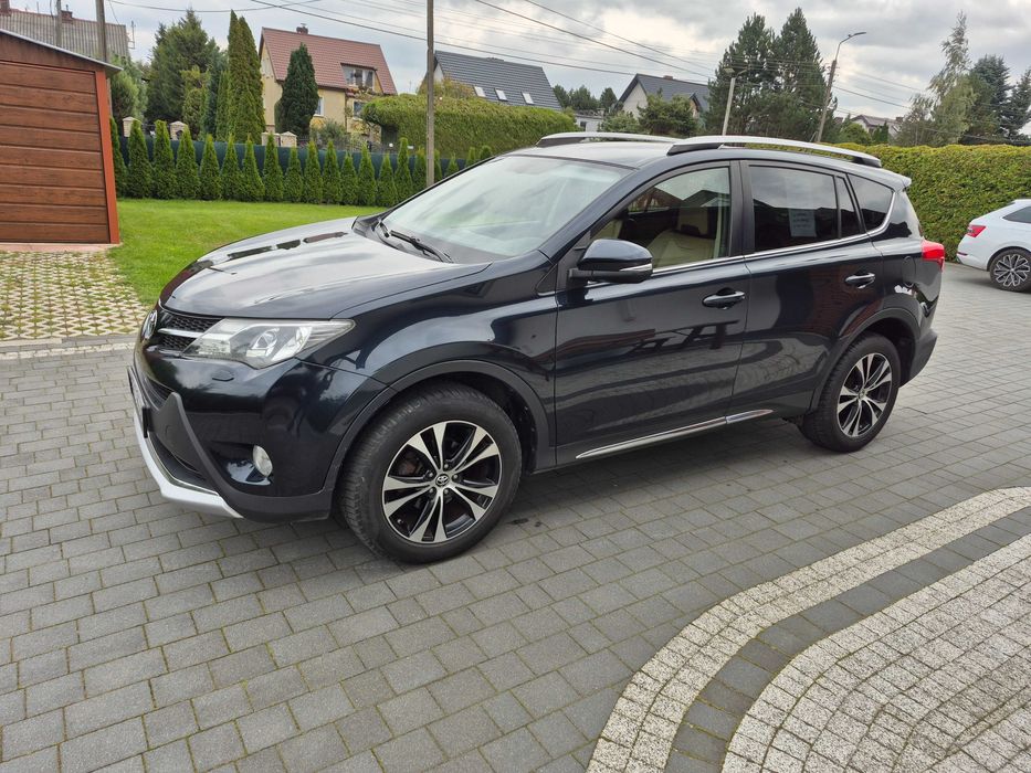 samochód TOYOTA RAV4