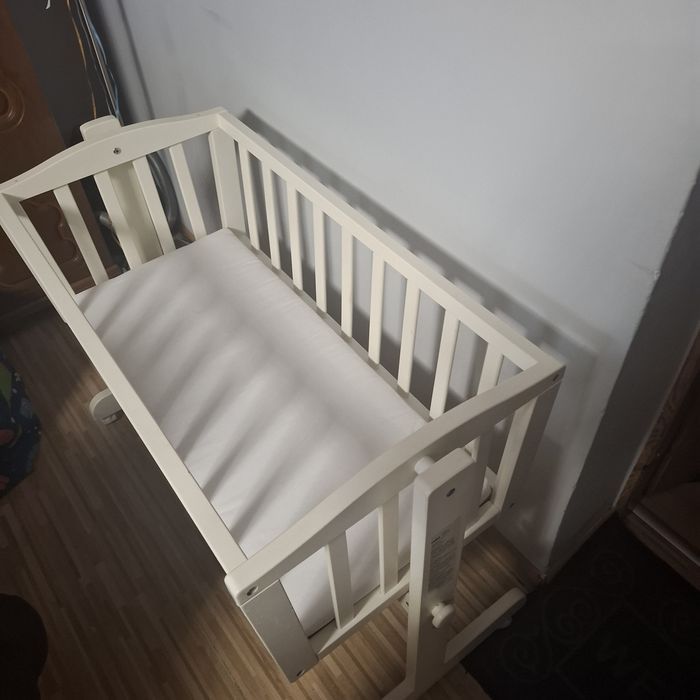 Łóżczko kołyska z baldachimem