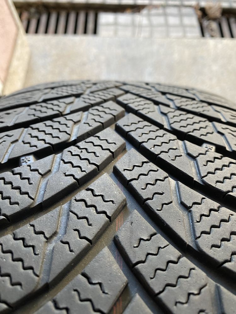 Vendo ou troco pneus de inverno 225/45R17