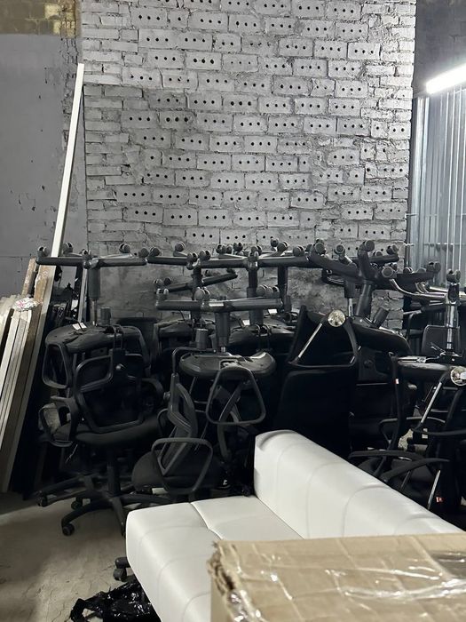 ПРОДАЮТСЯ Б/У МЕБЛІ, столи, крісла,тумби,дивани, Київ, дешево