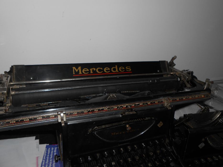 Zabytkowa maszyna do pisania MERCEDES z wymiennymi koszami