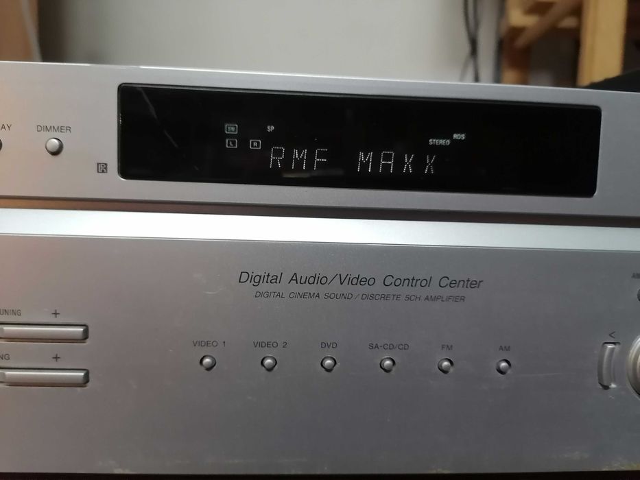 Amplituner Sony STR-K780 pilot
