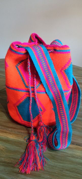 Bolsas artesanais Colombianas,  feitas a mao, por indígenas Guayu.