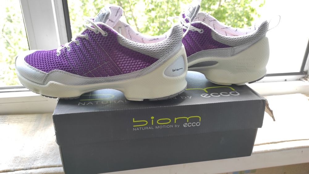 Яркие женские кроссовки Ecco Biom Trainer
