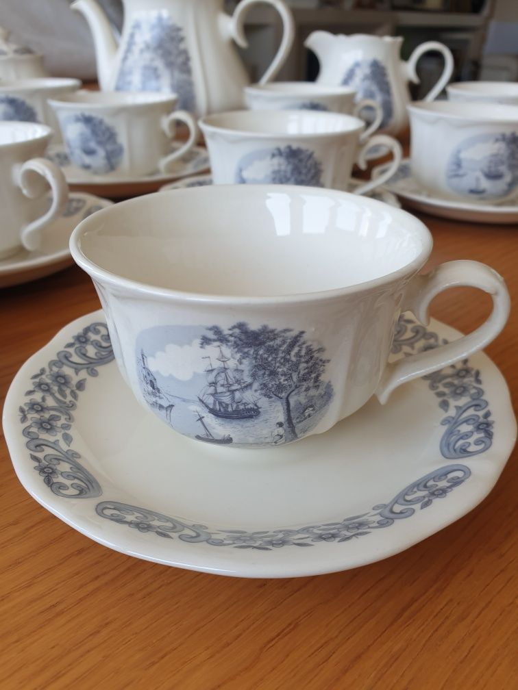 Conjunto de chá/ café de porcelana de antiga Fábrica de Loiça de Sacav