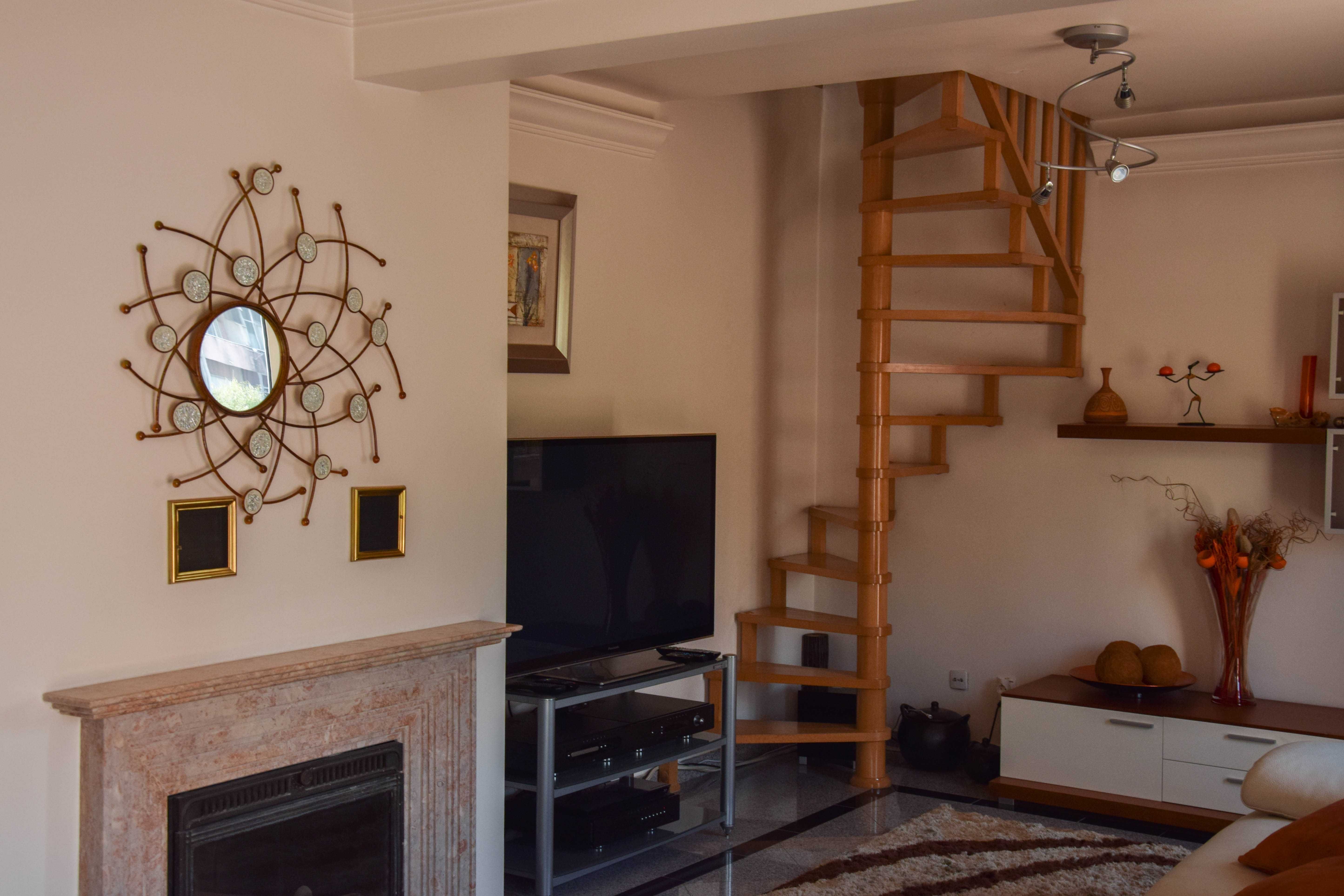 Apartamento T2 + 1  em  Algés (Negociável)
