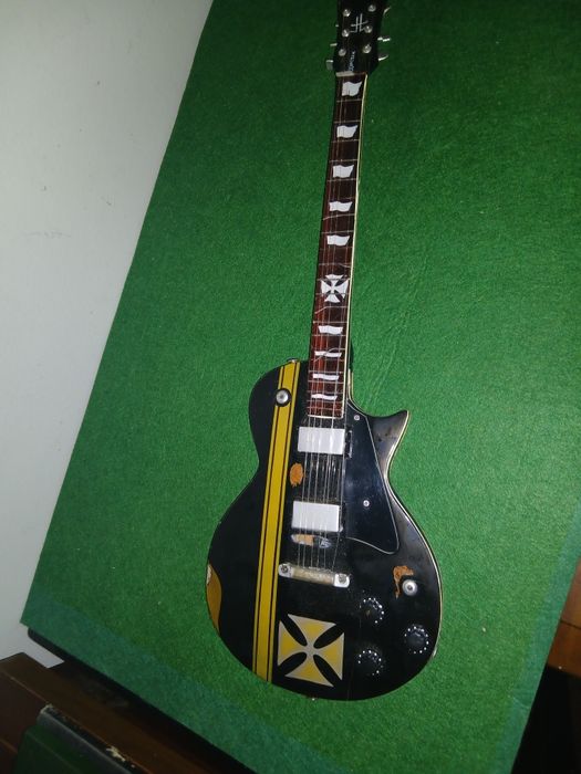 Guitarra em minitura  por 25 €