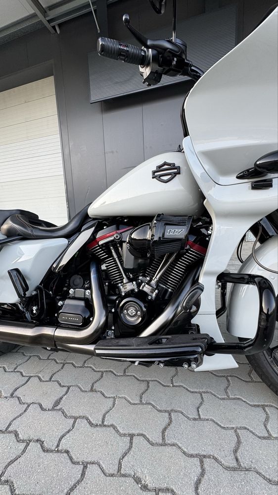 Harley davidson road glide cvo