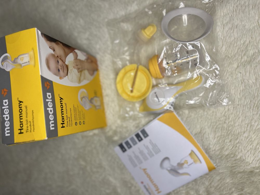 Механічний молоковідсмоктувач Medela Harmony Manual 2-Phase Breastpump