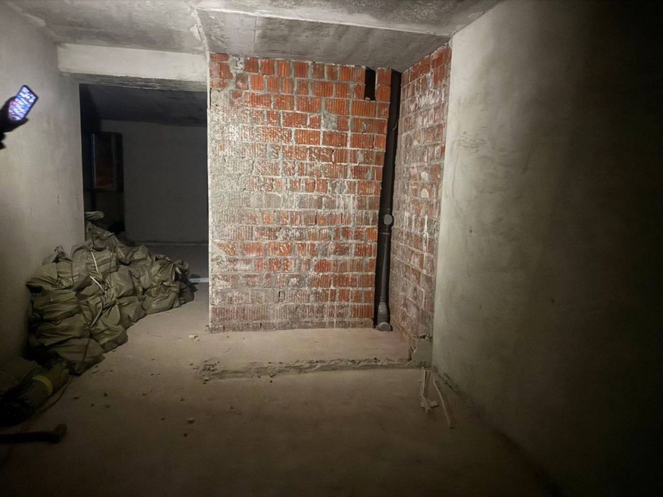 Демонтаж штукатурки, стяжки, плитки, цегли, бетону.