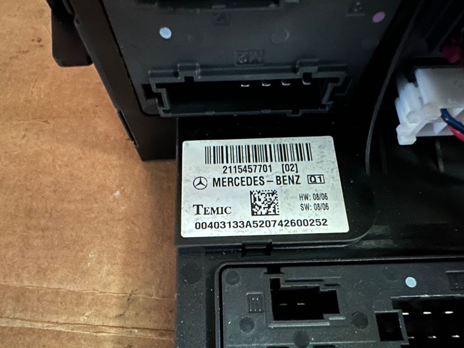 Caixa de Fusíveis SAM da mala Mercedes W211 E220 Cdi 211.545.7701