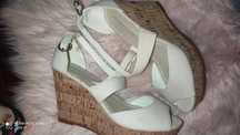 Vendo 2 pares de sapatos 36 da Marypaz e seaside. otimo estado