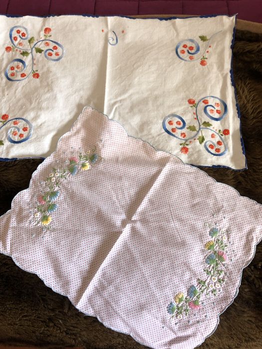2 panos de tabuleiro bordados à mão