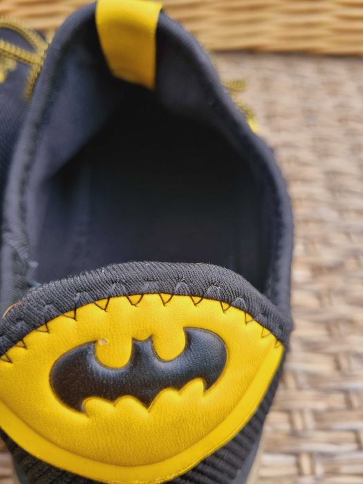 Buty sportowe R 39 BATMAN siateczkowe czarne i żółte do biegania