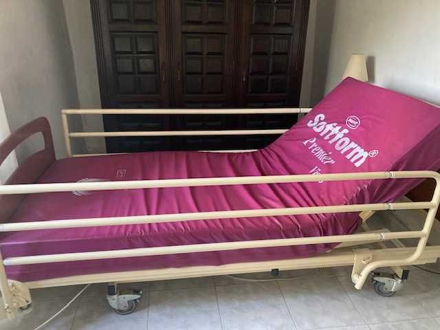 Cama articulada elétrica geriátrica com colchão anti-escaras
