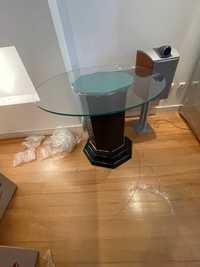 Mesa decorativa com tampo de vidro