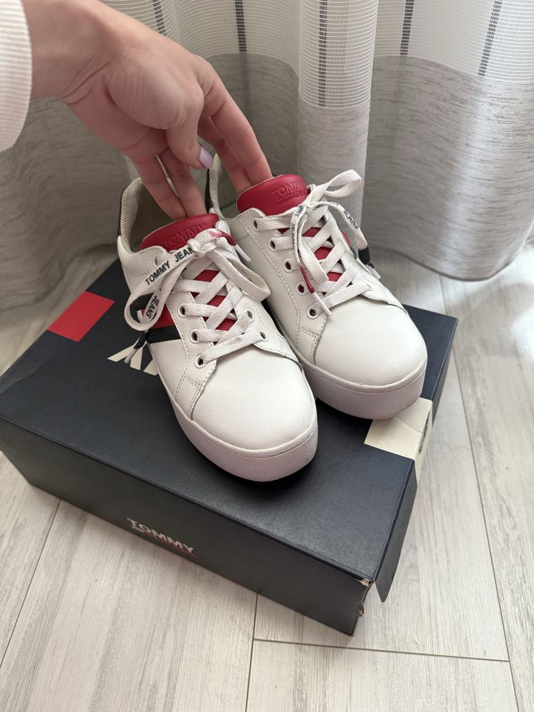 Кроссовки, мокасины Tommy Hilfiger р.37,5