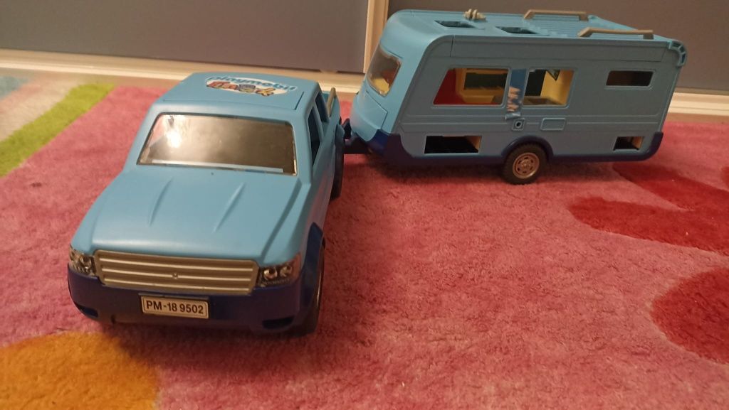 Playmobil Family Fun 9502 Kamper pickup z przyczepą kempingową auto