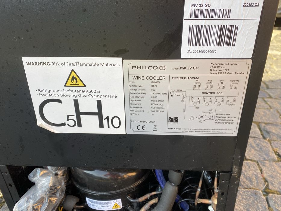 Винна шафа Philco PW 32 GD