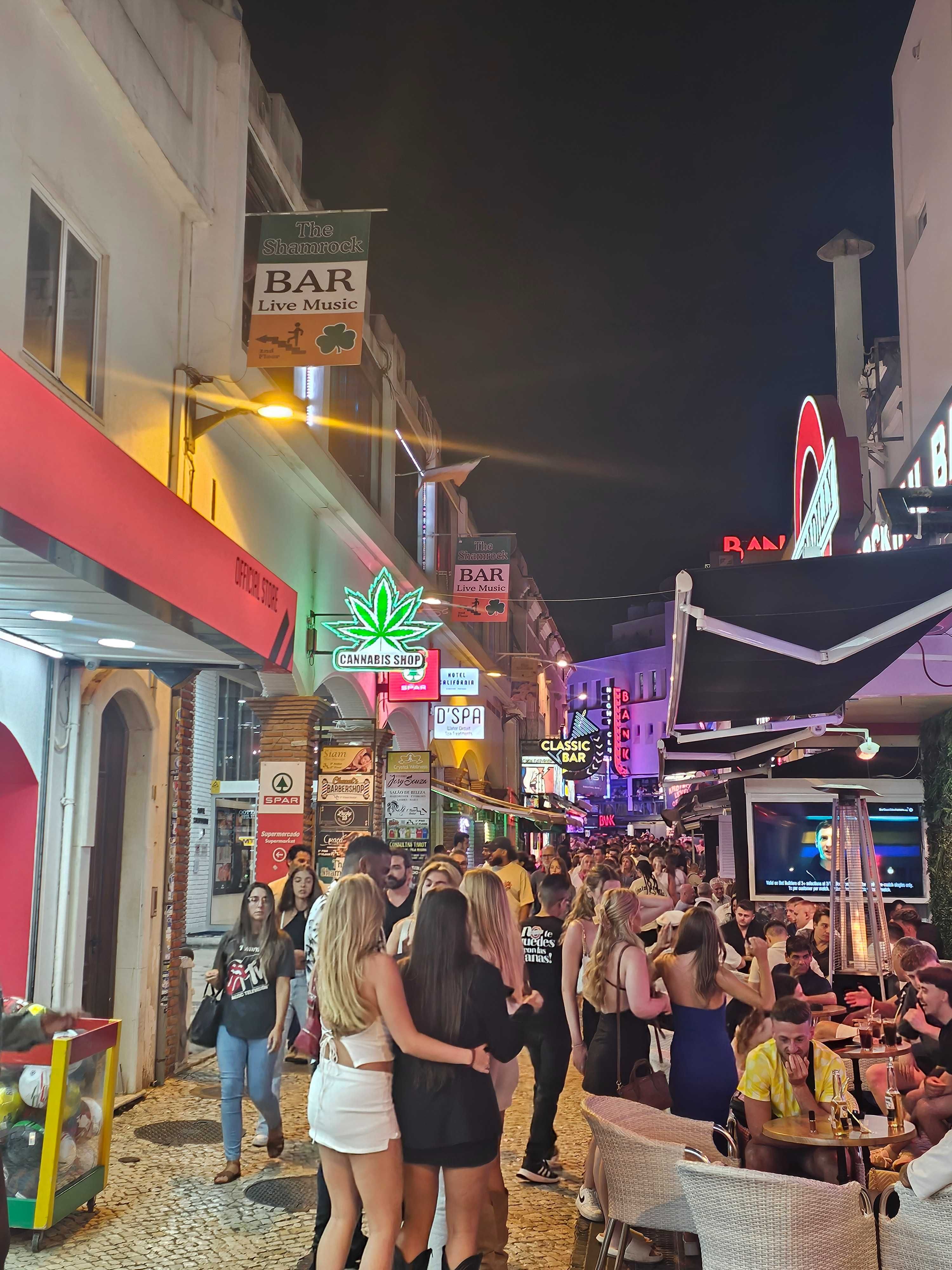OPORTUNIDADE!! Espaço comercial na Baixa de Albufeira