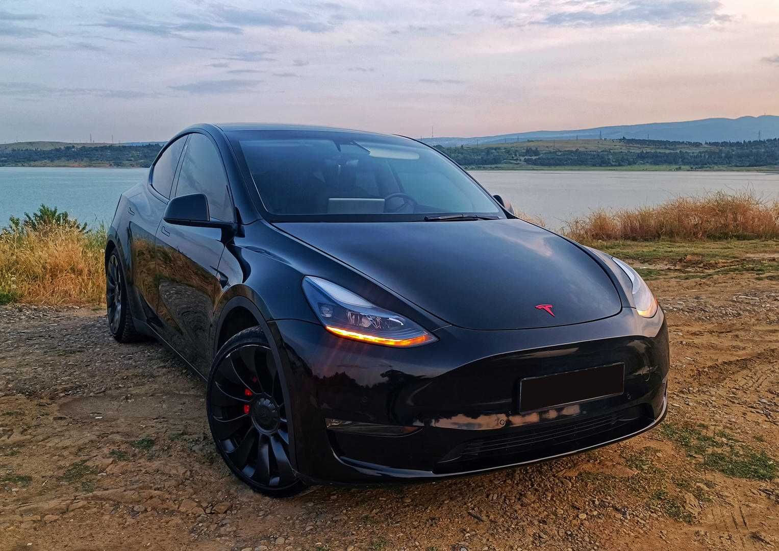 Tesla Model Y 2022
I покоління  Long Range 82 kWh Dual Motor  AWD