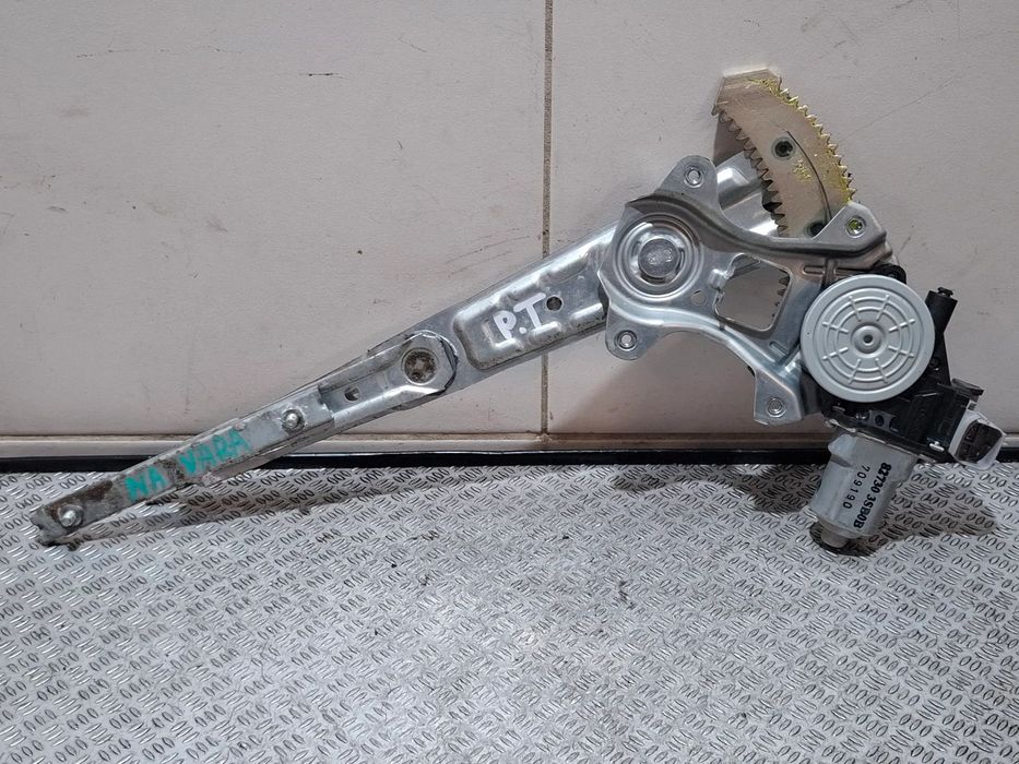 Podnośnik szyby mechanizm drzwi prawy tył Nissan Navara Rok 2017 nr 827303SB0B