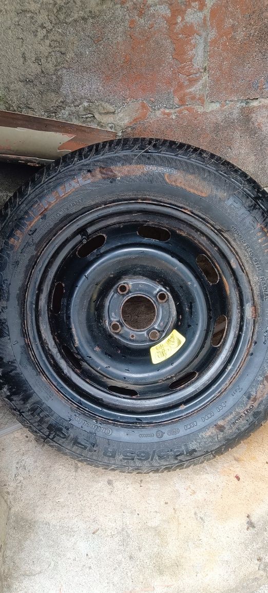 Jante 15" com pneu 195/65 R15
