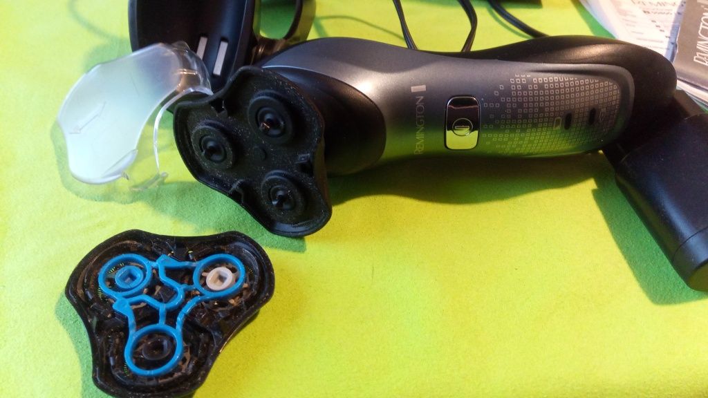 Nowoczesna golarka Remington XR 1330