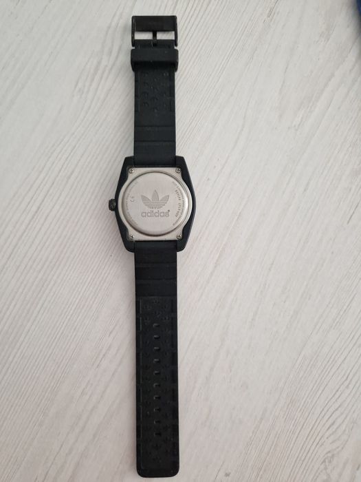 Czarny zegarek adidas