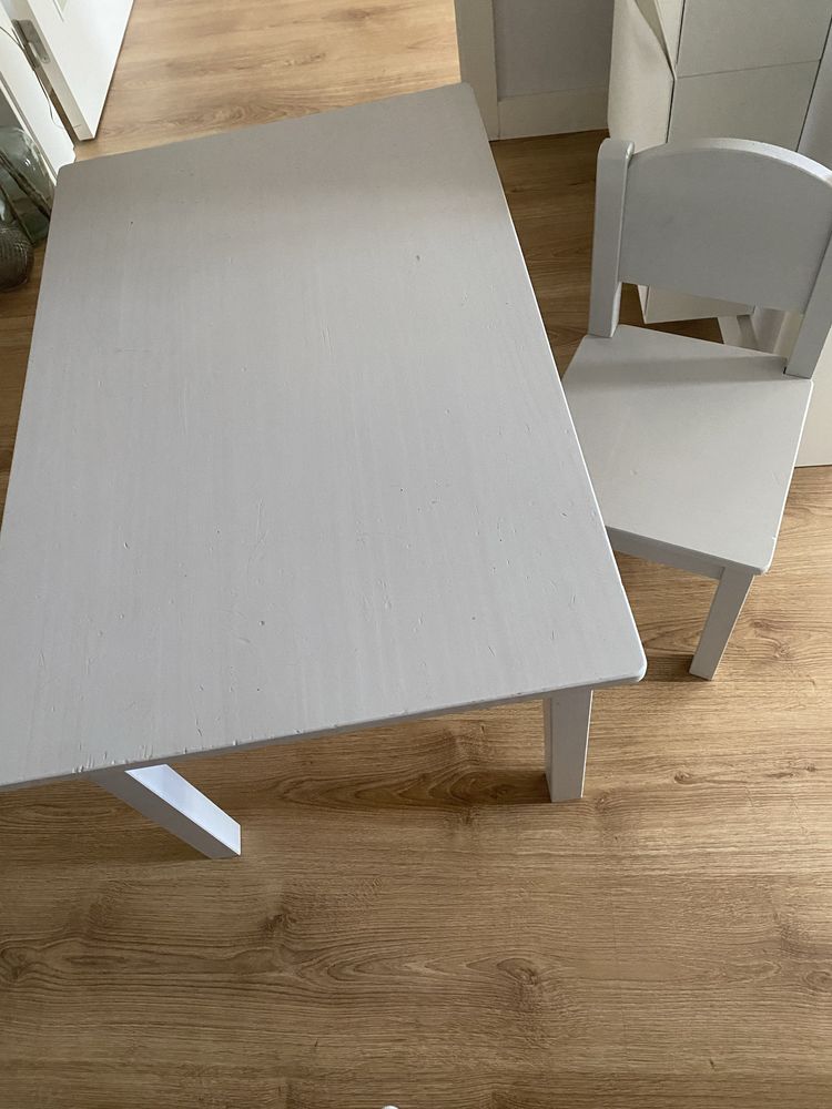 Mesa e cadeira Ikea