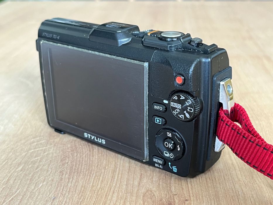 Olympus Stylus TG-4 + dodatki