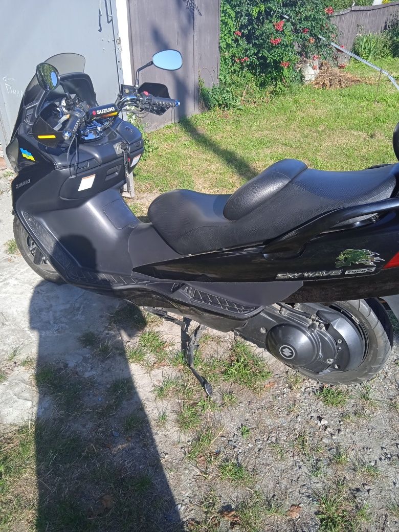 Скутер Suzuki skay wave 250.