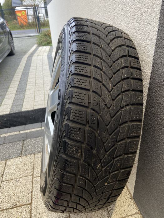 Opony zimowe 195/65R15 na stalowych felgach