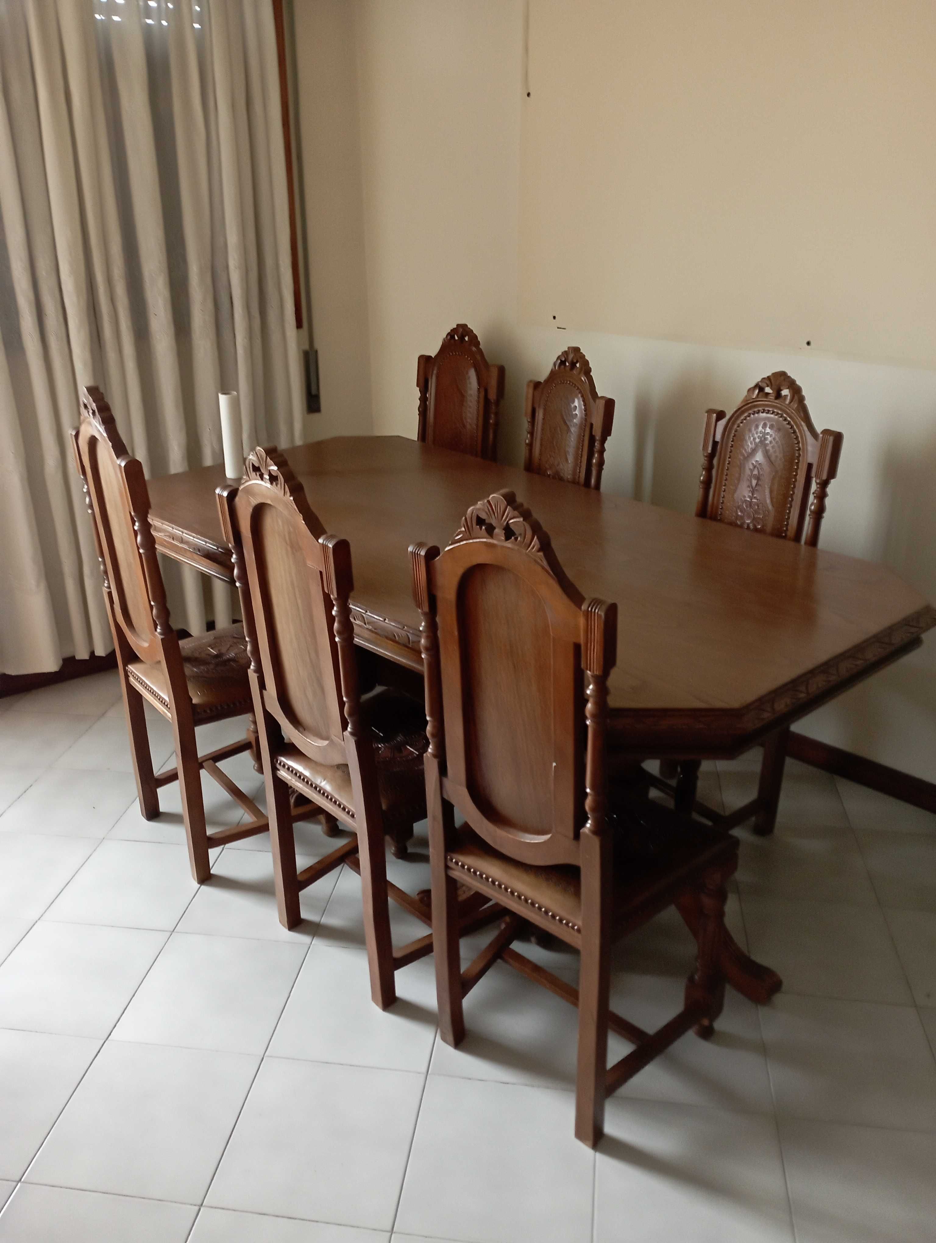 Mobília antiga de sala