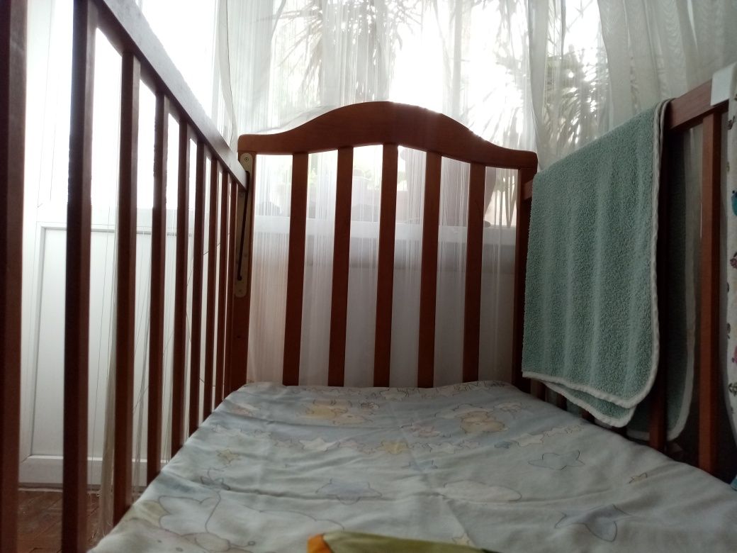 Дитяче ліжко + матрас + балдахін + штора