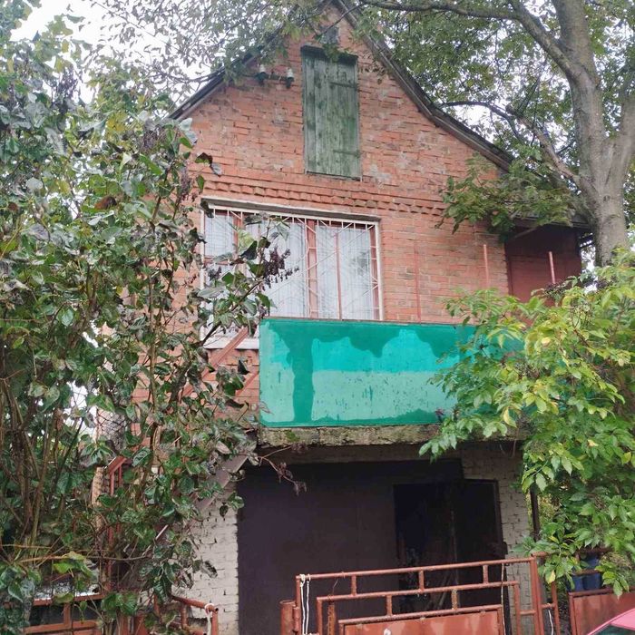 Дачний будинок з місцевою пропискою