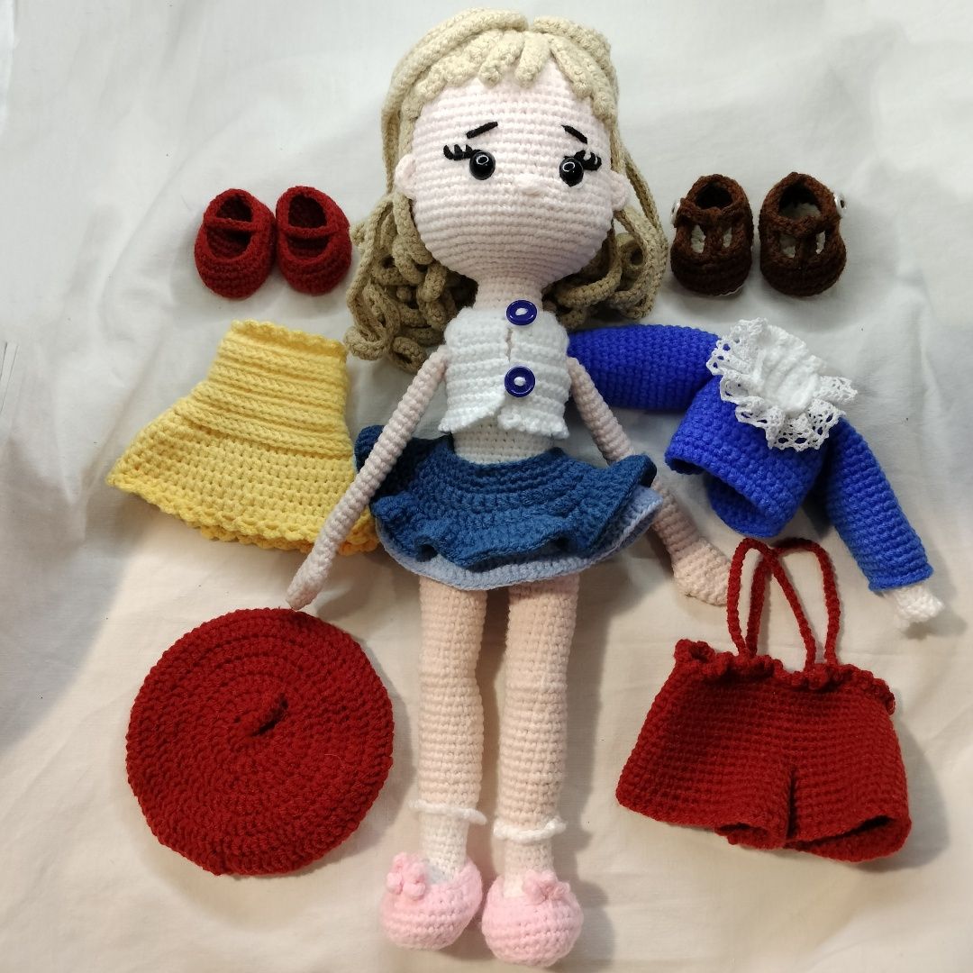 Maskotka LALKA przebieranki amigurumi zestaw ubranka handmade szydełko