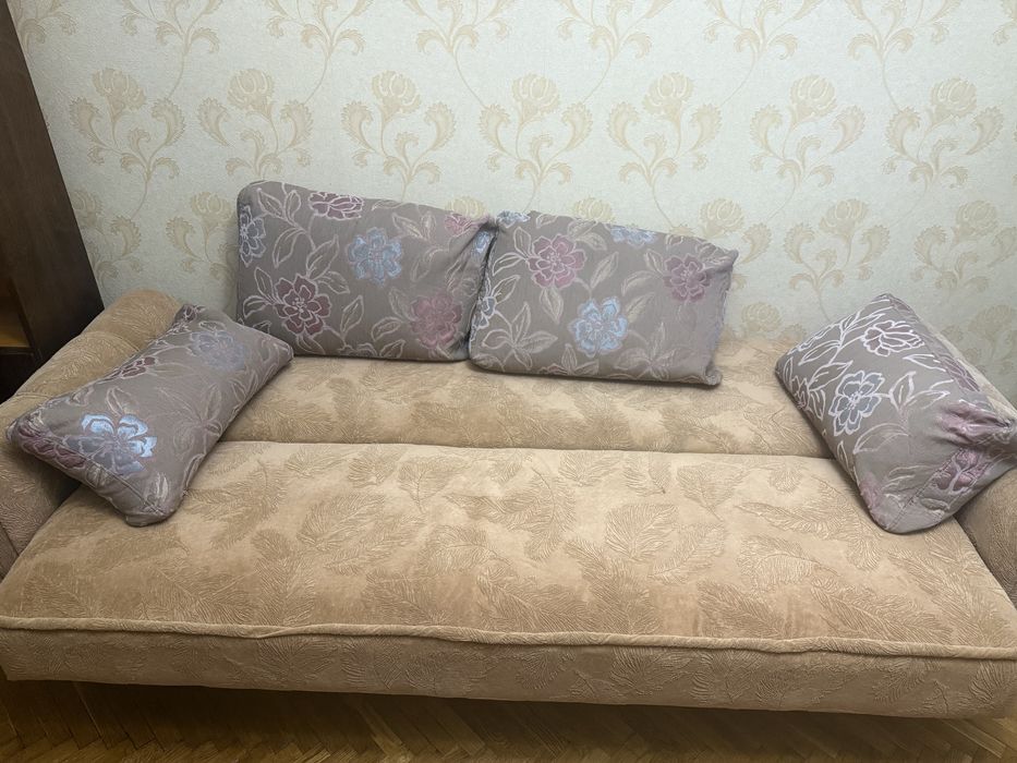 Диван для спальні, вітальні
