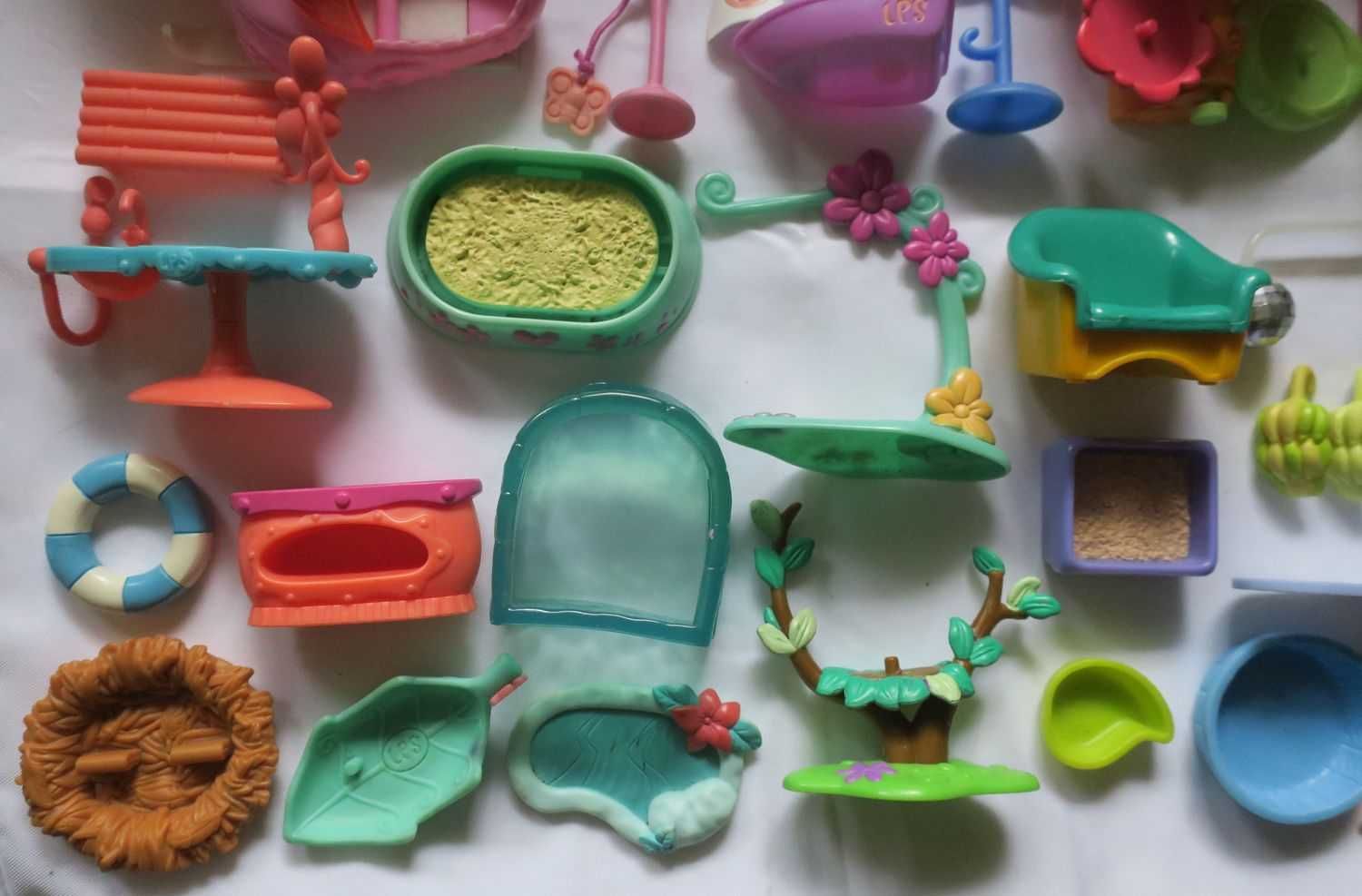 Akcesoria dla Littlest Pet Shop LPS legowisko mebelki łódka itp