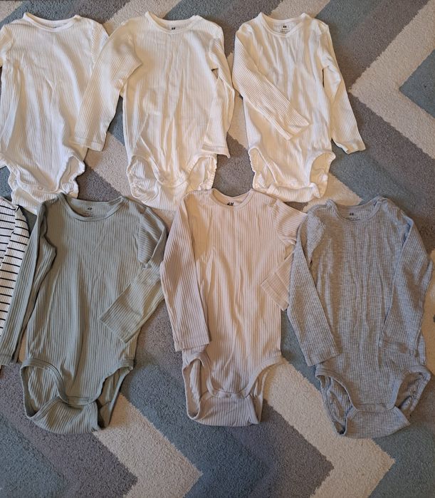 Zestaw 10 szt. prążkowanych body z H&M, rozm. 98