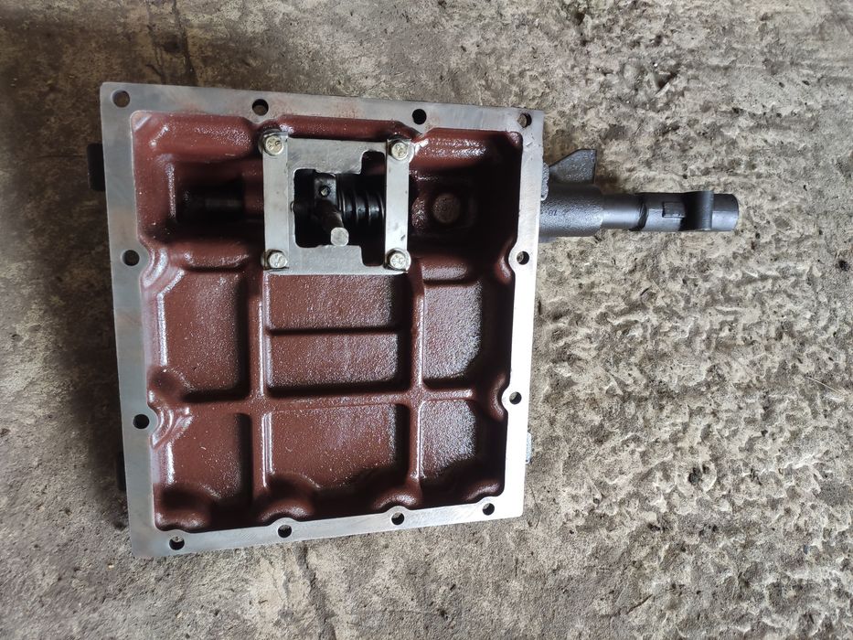 Кришка КПП МТЗ боковая кулиса диски циліндр коленвал прибори нш 32,50