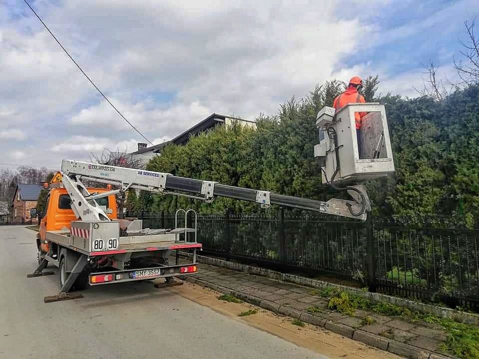 Usługi zwyżką. Podnośnik 20m i 21m Wycinka drzew, rębak Myszków