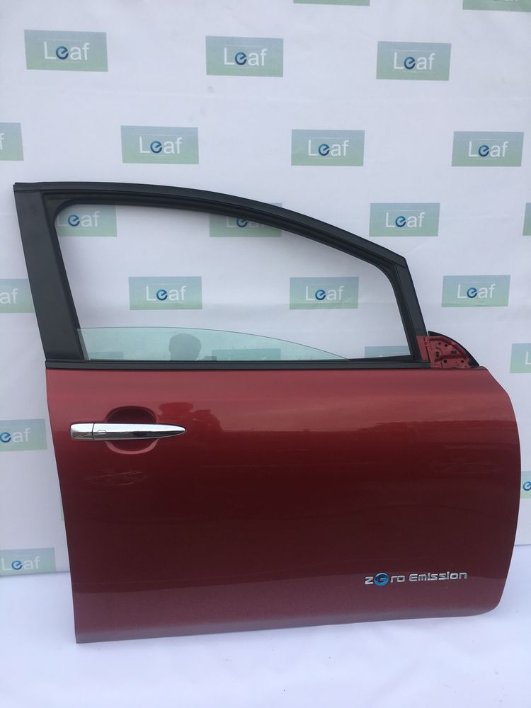 Двері передні праві / ліві до Ніссан Ліф Nissan Leaf 11-17 18-23