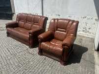 Conjunto sofas madeira macica e pele natural