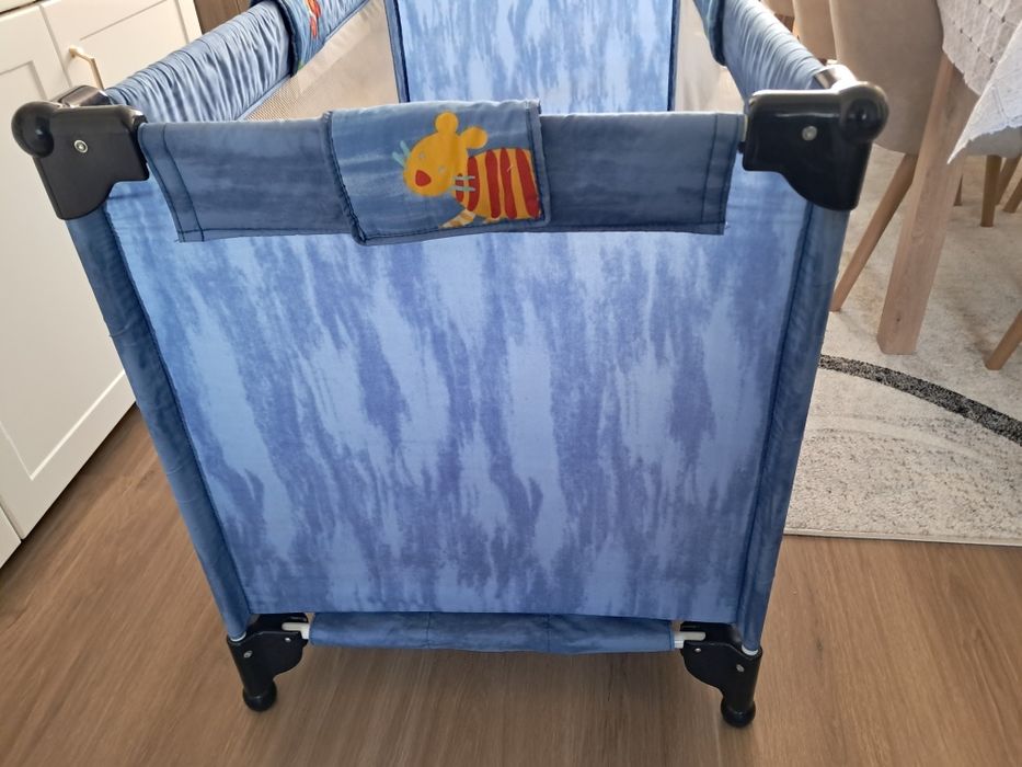 Łóżeczko turystyczne niebieskie Kiddi. Stan ogólny dobry, z minusów ra