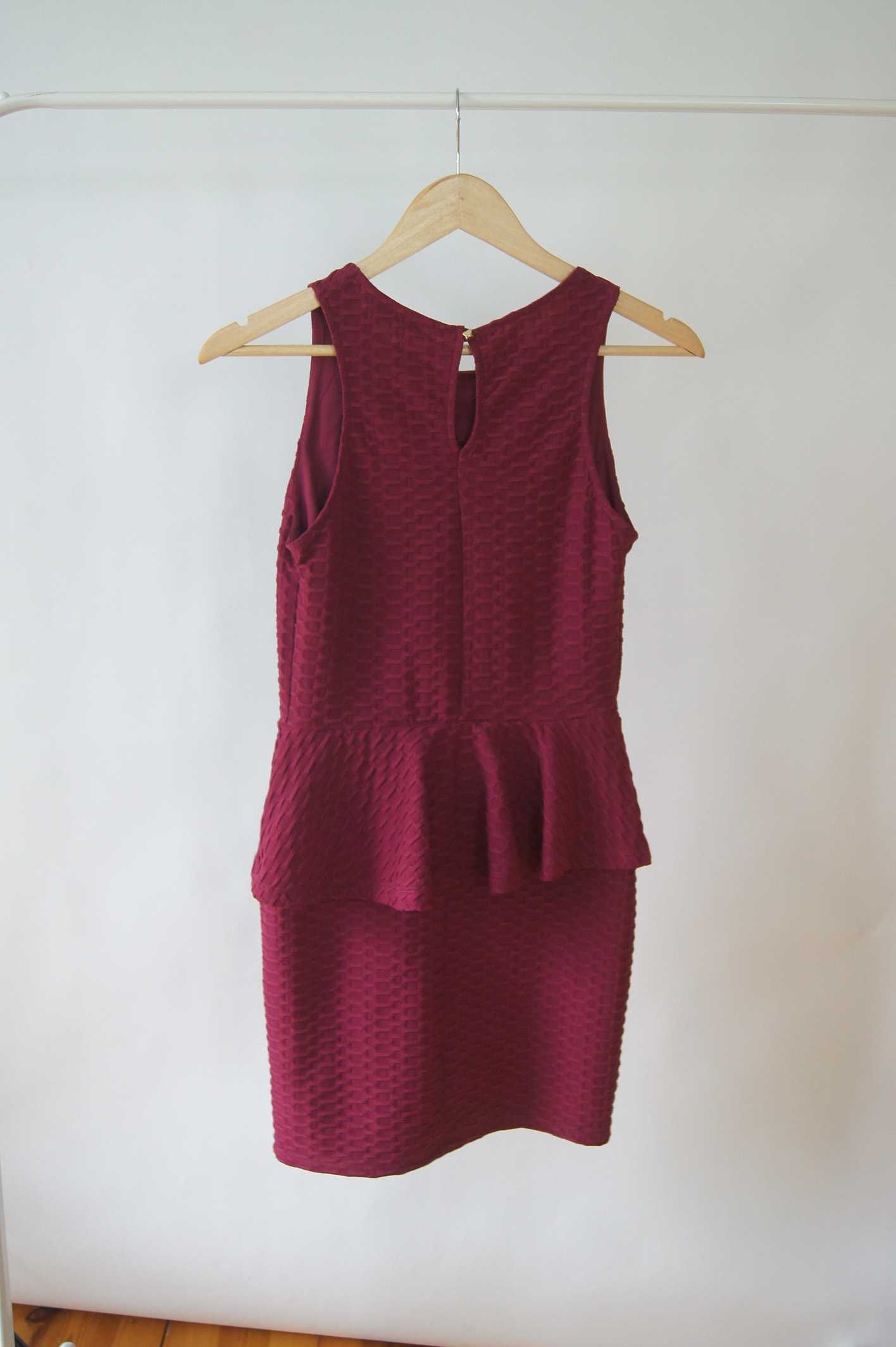 burgundowa wiśniowa krótka sukienka z baskinką bez rekawow 38M