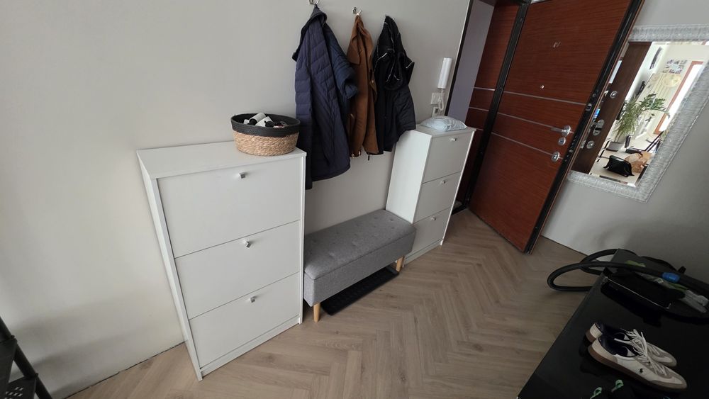 2 szafki na buty super stan tanio.