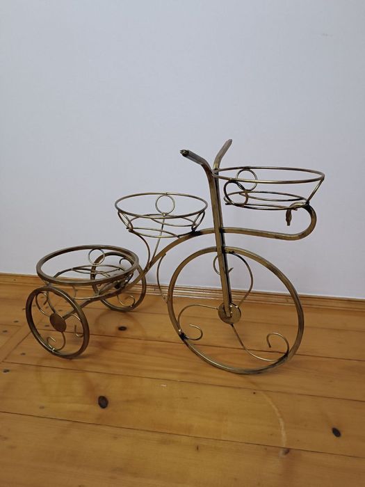 Кована підставка для квітів